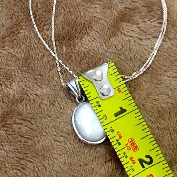 VINTAGE Mother of Pearl and Sterling Silver Necklace - Picture 6 of 11